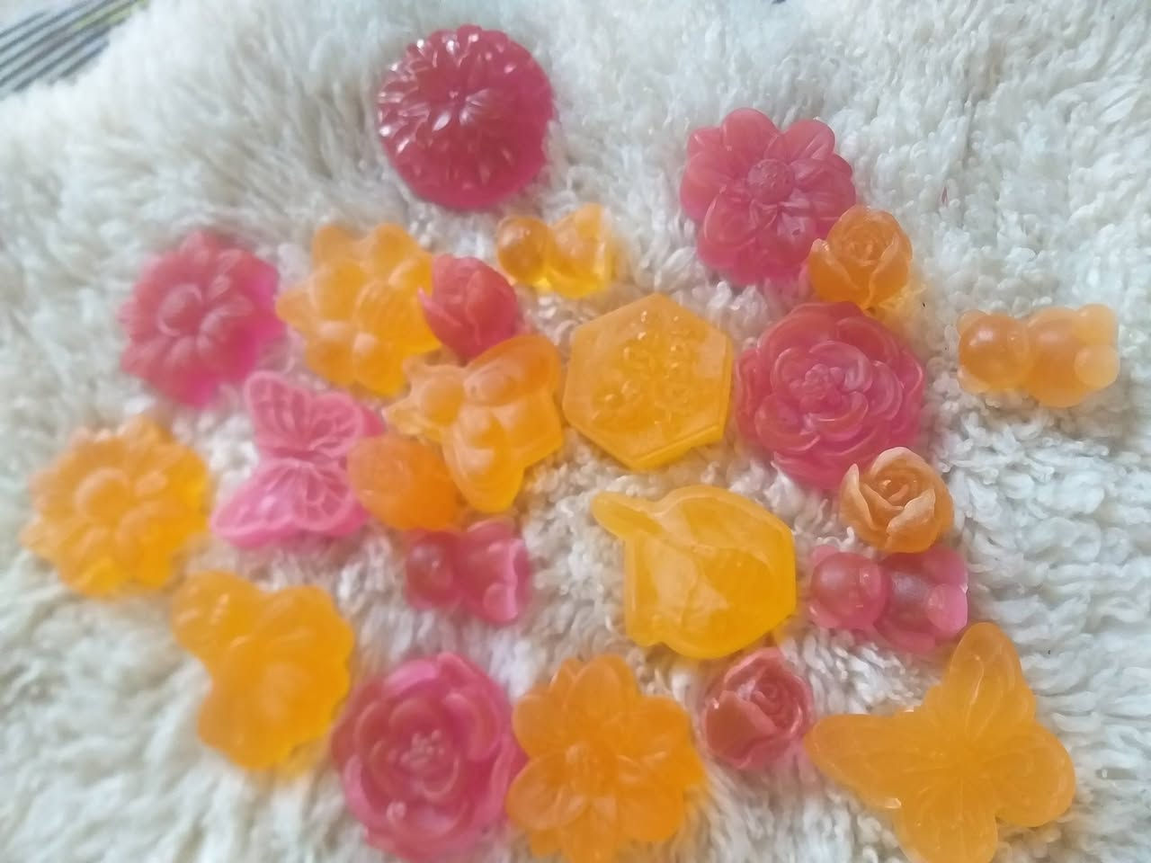 يتوفر صابون الجلسرين الطبيعي بلااعشاب
ويتوفر سيروم الورد وسيروم الأعشاب وسيروم لبان الذكر غني عن التعريف
وتتوفرخلطه تبيض ونضاره وشد 
ويتوفر أملاح الجسم 
ويتوفرمقشرات وسكرابات ومرطبات وعنايه متكامله للجسم بلمواد الطبيعيه
ويوجد خدمه توصيل


**إذا كنت صاحب هذا الإعلان وتريد حذفه لأي سبب، رجاءا أرسل رسالة إلى الدعم الفني**