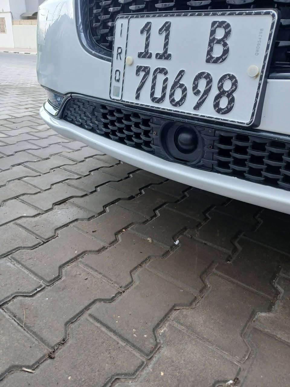 سلام عليكم اوبامه مرمز ٢٣ اصل ١٨ السياره فول بيه حادث فقط الباب خلف السايق والدور الجاملغ فقط بدون ايرباك السياره بأسمي مكان السياره نجف اتصل واني بخدمتك ***********
