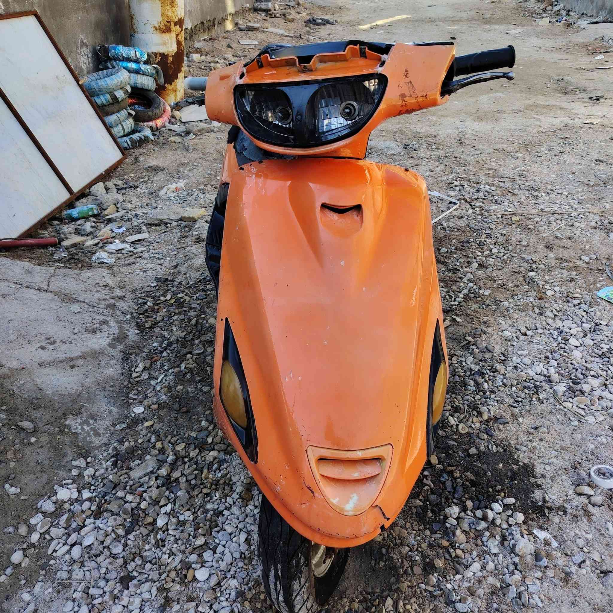 دراجه فراشه للبيع عوزه كابريته فقط السعر 150 بيه مجال شراي
***********
