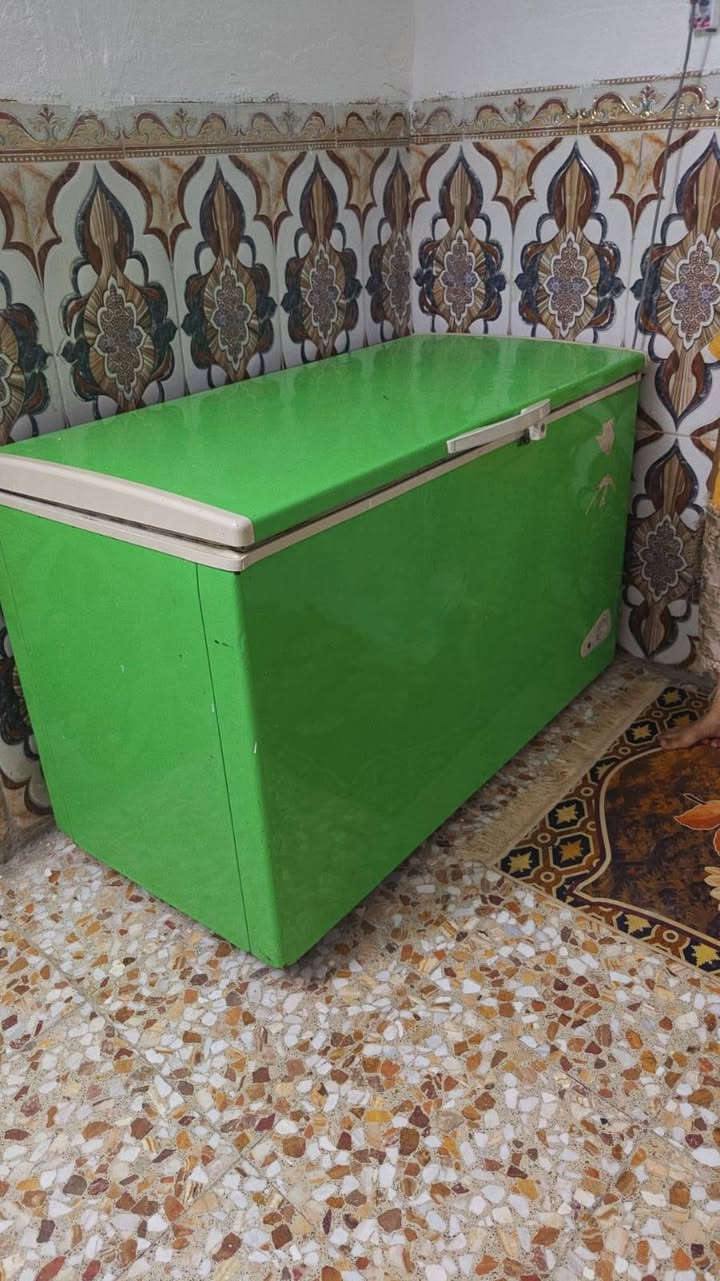 سلام عليكم مجمد للبيع نظيف وتجمد سعر 250وبي مجال ومعرض جديد نظيف يخبل سعر 200 قفل شارع دليمات ***********
