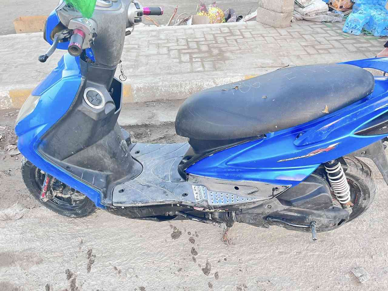 اسلام عليكم سكنس فحل كابريتر دراجه نضيفه مابيها ايي نقص بس السلف من اول هندر اريد مراوس او بيع مراوس وبكير  او بيع  السعر 500 وبيه مجال بسيط كلش 
التواصل على هذا رقم 
***********
