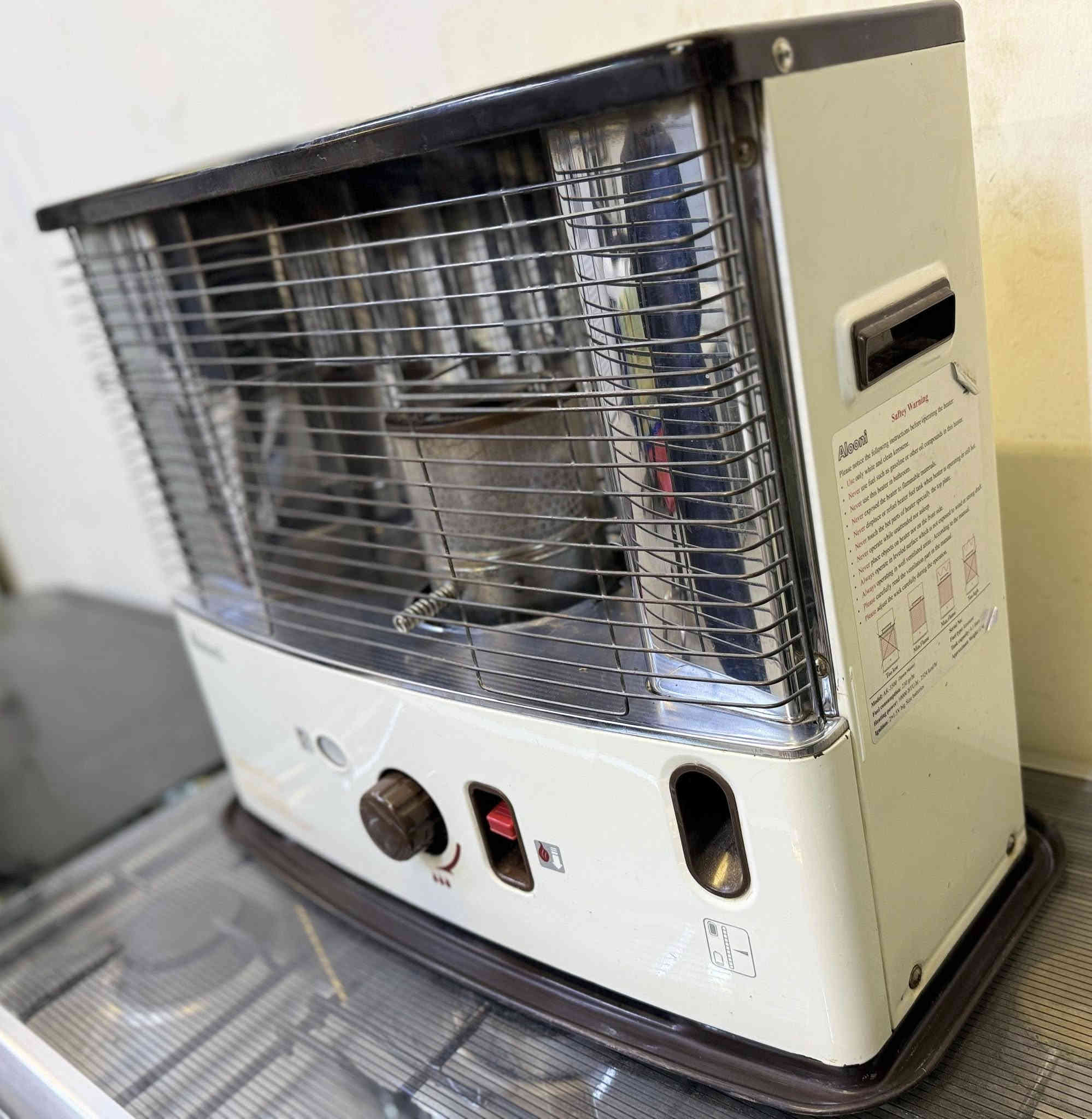 للبيع صوبه تيربو نضيفه جدا جدا وشغاله فتيله اصليه نسبه النظافه موضحه كدامكم السعر 90 الف العنوان سامراء ***********
