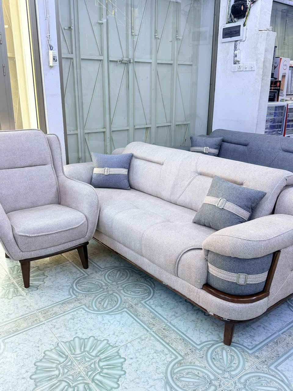 تخم مودرن تركي 
10 مقاعد 
نظام سرير 

🏠 العنوان 🏠
هيت- شارع الچري مقابل فرع باب الحاره

للحجز والاستفسار مراسلة الصفحة او الاتصال على الرقم. ☎️📞
***********
