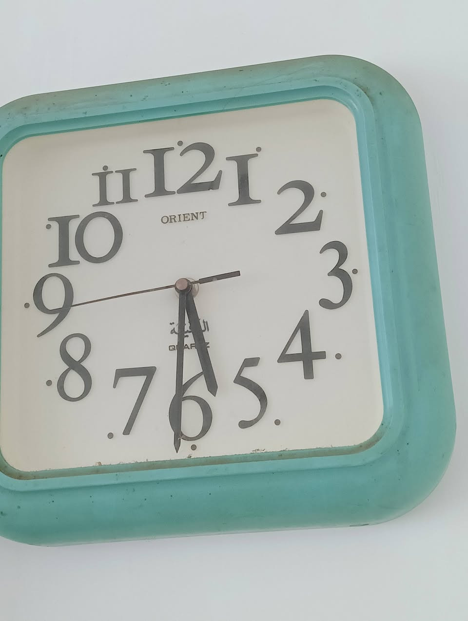 للبيع ساعة ماركة اورينت ياباني أصلي اسواق الدقيقة مكينه مختومه ياباني أصلي بلادية لونها حلو مميز تعمل بنظام البطارية قلم وقتها مظبوط جداً سعرها 80 الف يوجد توصيل ***********
