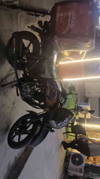 بوكسر ٢٣ دراجة شغالة مابيها شي بس ما معتني بيها بدون اوراق 700 وبيها مجال قليل للتواصل***********
