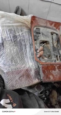 قاعده مال كير صاج مستعمل نضيف زيرو  موديل 2002 وفوك  .  الاستفسار. راس...