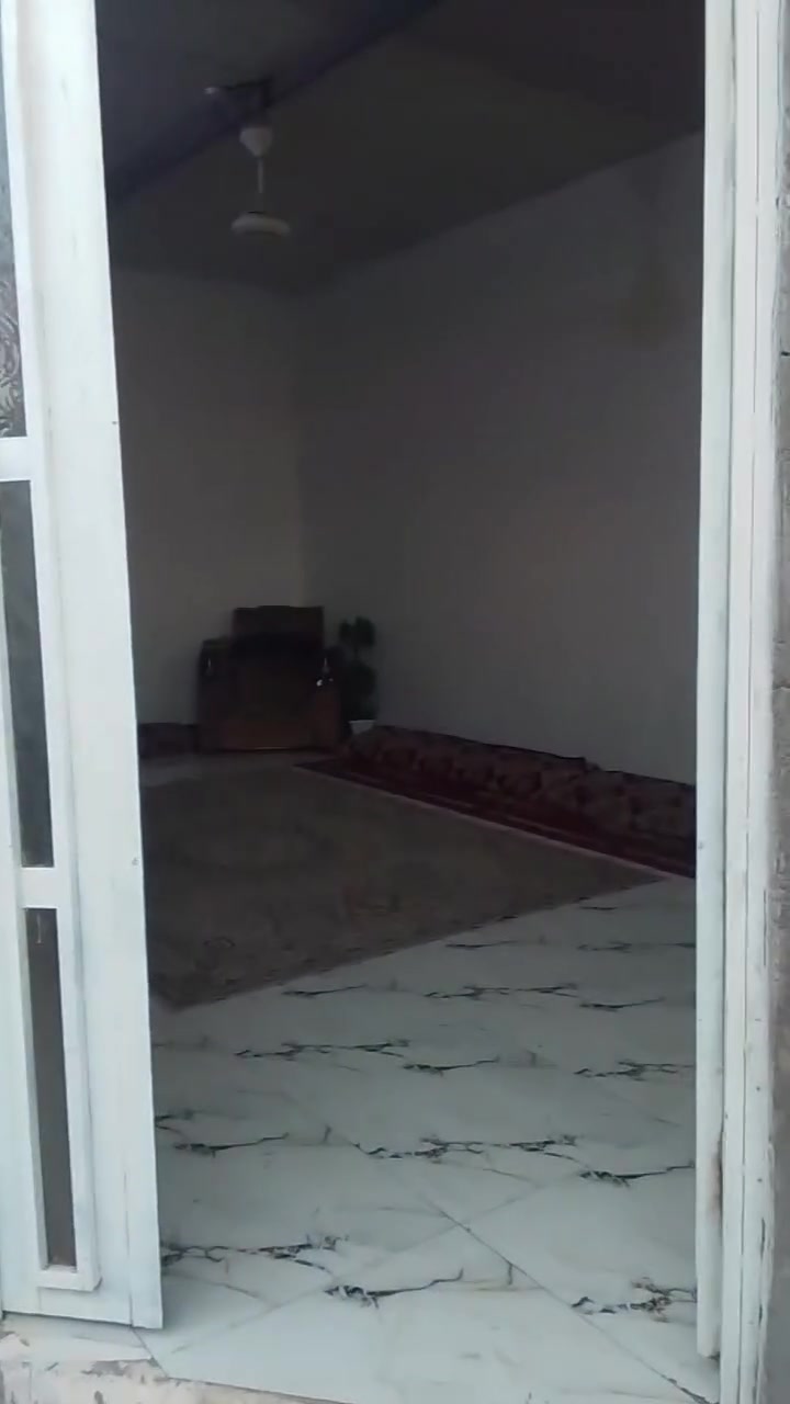 بيت مساحه 200متر
يحتوي البيت علئ استقبال ومطبخ وصاله و غرفتين  صحيات خارجيات طابو زراعي سند 25بي قرار محكمه
طوريج حي بغداد قرب سيطره ام الهوئ
***********
السعر 22 مليون وبي مجال قليل
