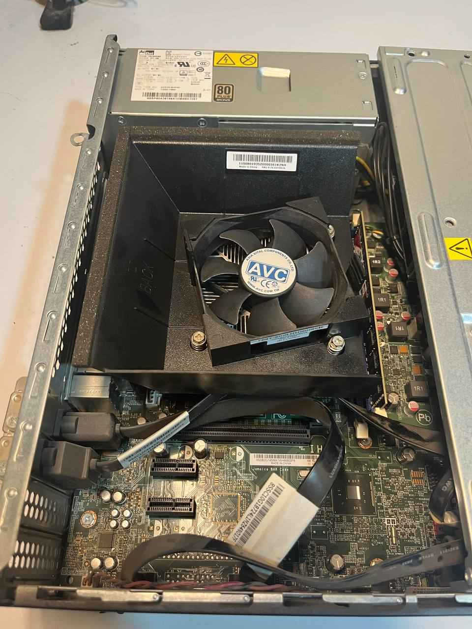 حاسبة لينوفو نضيفة جدا، ينفع للدراسة والتصفح والعمل المكتبي.

المعالج i3 4170 
كرت شاشة داخي Intel HD Graphics 4400
تخزين 128 ssd (جديد)
رام 8gb 1600mhz ddr3 (جديد)
نظام وندوز 10

يوجد ايضا شاشة تنباع وحد Asus 24inch 60hz

السعر 85 الف ومكاني كربلاء حي النقيب ويوجد توصيل.
للتواصل *********** كربلاء, العراق
