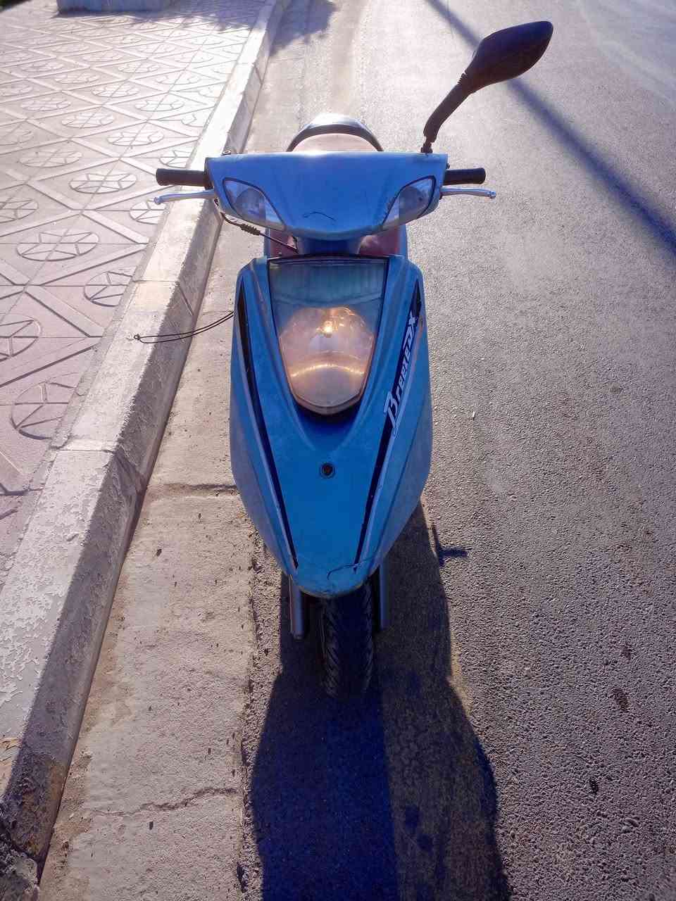 السلام عليكم للبيع عندي دراجه بريز 140 الدراجه مكينه ناعمه لاتبخير ولانضوح كهربائيات  كله شغاله سلف هندر كفرات نضيفه كابريتر بلادي قفل جنطه قفل ستيرين شغال مكاني بغداد العطيفيه السعر 375 قفل هذه رقمي *********** فقط اتصال
