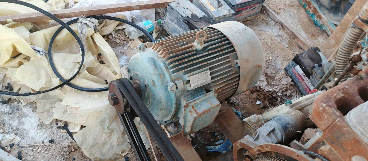 السلام عليكم 2خنازير وحده 6*8اووحده8*8 وماطورات عدد ثنين واحد 30حصان اواحد 20حصان للبيع مكان نجف ***********
