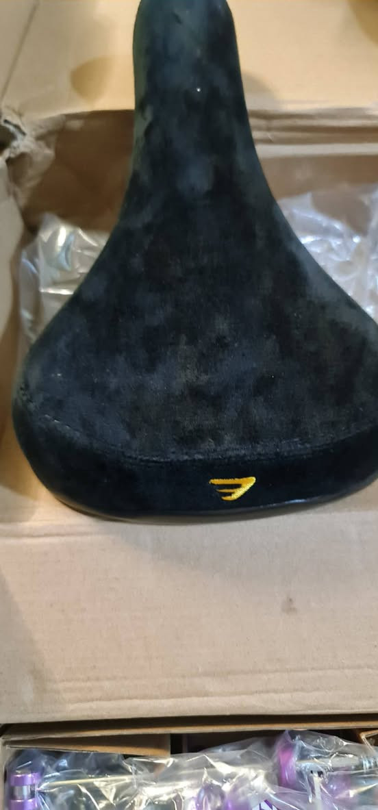 غراض باسكل كلهن ماركات مامستخدمات للبيع كلمن وسعره التواصل خاص او ***********
