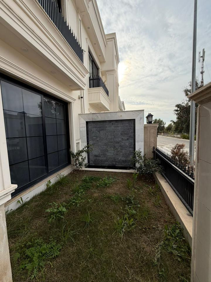 منزل للبيع في هيوا ستي طابو صرف
بيت فخمى راقي وموقع مميز ركن 
 وتفاصيل مختلفة عن كل بيوت 
ديكورات و جمال داخل هاذا البيت روعة 
العنوان طريق كوية مقابل مجمع فلوريا ستي  
  بناء ملكي 
مساحة 198متر طابقين 
تنباع ويا الاثاث وبدون اثاث 
يتكون من 
5 غرفه نوم 
و استقبال 
هول داخلي 
مطبخ حار وبارد
كراج + حديقة

للتفاصيل اكثر اتواصل:
***********
واتساب
