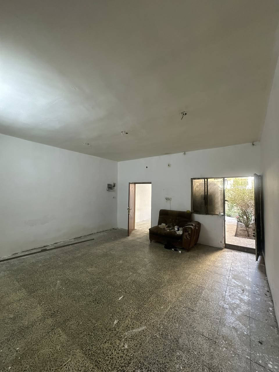 دار للبيع
المساحة 110 متر 
طابق ونص، توضيح تفاصيل البيت بالفيديو
البيت كامل بدون نقص 
حاليًا البيت فارغ 
لا يُباع على المبادرة
السعر مناسب على الخاص او على الواتساب ***********
