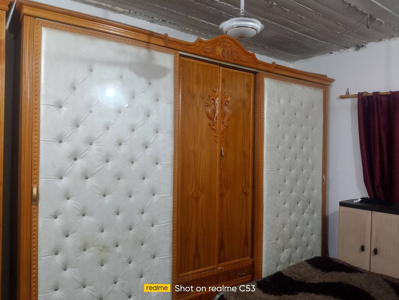 سلام عليكم
غرفه أخشاب للبيع 
سعره مليون قفل 
***********
