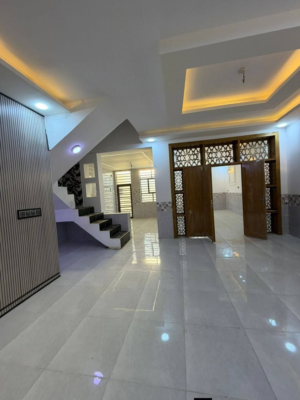 🏡دار للبيع🏡البيت بل خط لأول وقريب للشارع
المساحة: 150 متر مربع

✅ #طابو_زراعي_سند_25_أقرار_محكمه

السعر: 58 مليون  (مع المجال)

الموقع: النجف شارع الصب عمود 317 

مواصفات البناء:

غرفتين نوم وصاله ومطبخ واستقبال حمامات داخليه وخارجيه وكراج 

بناء مرتب (أساس + سقف كونكريت + طابوك)

أرضية بورسلين أبو الـ 60

الخدمات:#بعد_عن_سوق_100م

ماء كهرباء مدارس سوق تبليط مولد

للاستفسار والاتصال:

***********
