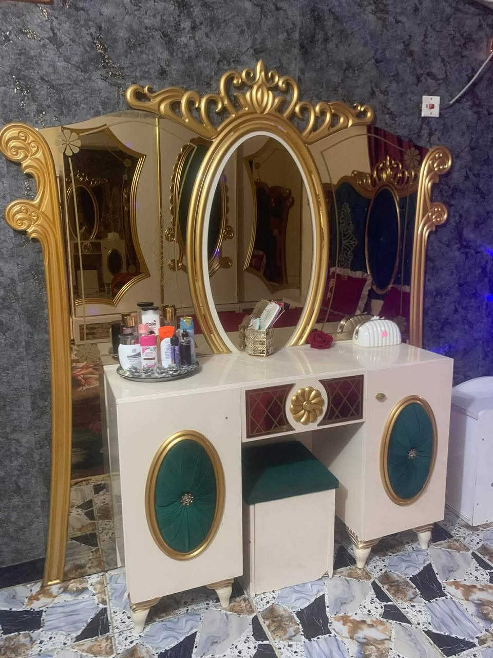 للبيع غرفة نوم تركي تتكون من 8 قطع
السعر 650 وبي مجال
 العنوان بغداد الكفائات العبيدي


**إذا كنت صاحب هذا الإعلان وتريد حذفه لأي سبب، رجاءا أرسل رسالة إلى الدعم الفني**