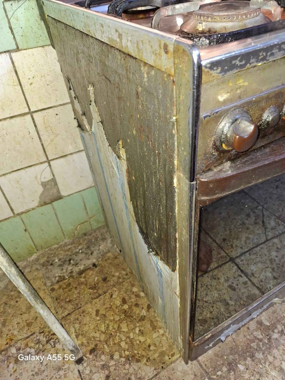 السلام عليكم 
عندي طباخ كريازي الوجبة الاولى للبيع نضافته وسط كما في الصور الطباخ شغال بس الفرن يحتاج الى صيانة وتنظيف عموما وغراضه كاملة سعر ب ٢٢٥ الف بي مجال لشراي الجاد و كذلك اراوس مع طباخ نفس الشكل مع تلاتفاق على الفرق - *********** ابو عبدالله - بغداد - الصليخ ...مع الشكر للجميع .
