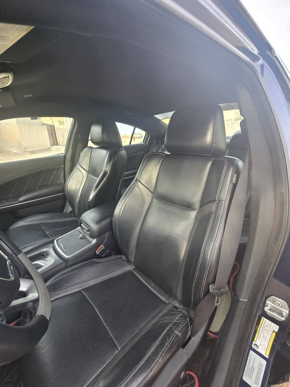 السلام عليكم 
جارجر للبيع 
الموديل 2017 اصل
فول عدا الفتحه 
الضرر سرقه بدون حادث
محرك كير اكسل كفاله 
فئه SXT
***********
