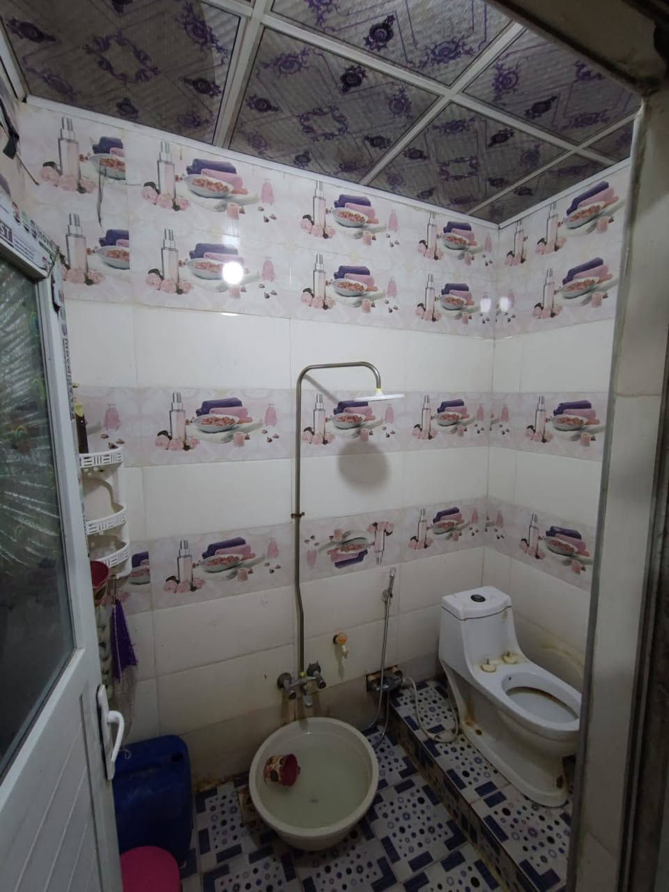 بيت للبيع. 100 متر طابقين مع الأثاث. يحتوي الطابق الاول ع استقبال +مطبخ+غرفه كبيره + صحيات داخليه خارجيه والبيت كله سقوف ثانويه 
الطابق الثاني يحتوي ع غرفتين كبار ونص سطح + فوكهن سطح كامل. العنوان الشبانات / طرشي عين التمر / فرع صمون ولي الله/ البيت سند 17 وبناء جديد وخير من الله. 
للأستفسار الاتصال على الواتساب 
غير متواجد ع الماسنجر فقط واتساب 
***********
