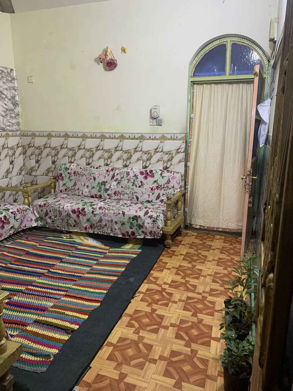 من رخصه مدير الگروب  بيت للبيع مساحه 144 شارع الفلاح قطاع 39 يتكون من خمس غرف
البيت عگاده 
وسند بأسمي 
السعر 155 وبيه مجال
***********
