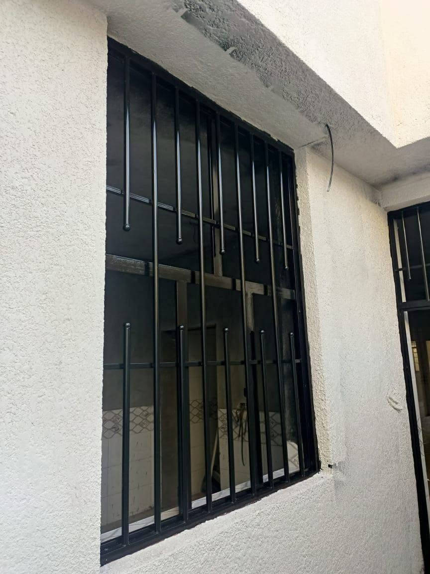 تنضيف شبابيك + صبغ  وبثلاث مراحل شغل درجه اولى للاستفسار الاتصال ع رقم ***********
