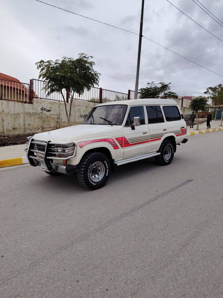 لانکلۆزەر 87ئاڕمی کۆنی سلێمانی مەکینەی 2ئێف گێڕو  مەکینەو دەبڵ ئەکسلی بەشەرت سەیارەکە زۆر پاکو جوانە 4تایەو ویلی جەبەلی لۆکی لە ژێرایە دەربەندیخان 30گڵاو تۆزێک مەجال گۆڕینەوە ئەکەم بە شاهینەو مەلیکەی بڕاوە *********** دار بنديهكان, السليمانية
