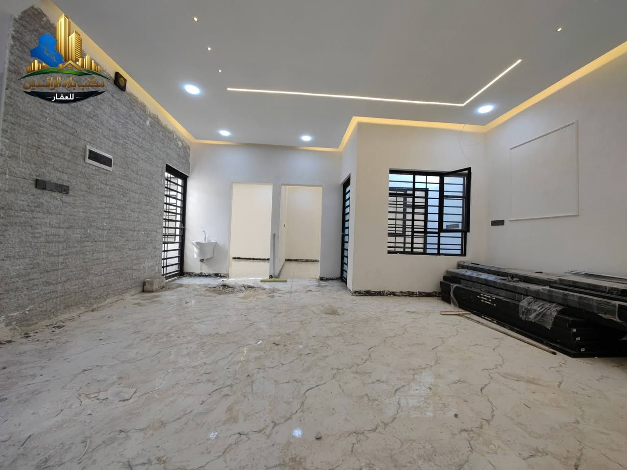 ⛔إعلان حصراا لديناا. للتميز عنوان.
 دار للبيع في الموصل حي الملايين الثانية . قرب مجمع الملك . المساحة 135م واجهه 10م  6 غرف نوم واستقبال وهول وصحيات ومطبخ . بناء حديث . للإستفسار الإتصال على الأرقام .#مكتب_بلاد_الرافدين_للعقار
البناء الجاهز مقابل الكمارك مجاور تيم مارت .
***********
***********
