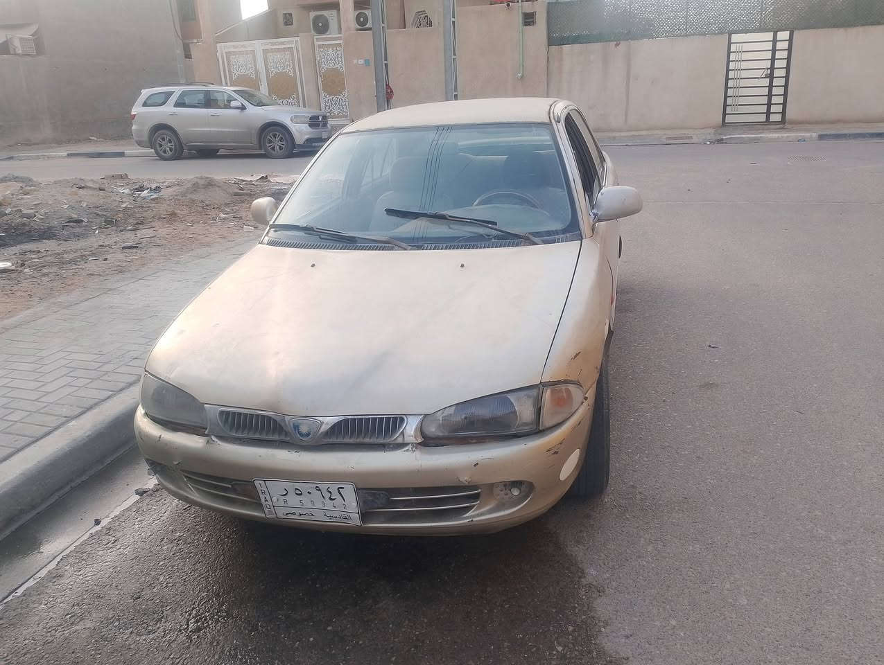 السلام عليكم بروتون مديل2001رقم قادسيه حرف راء  سنويع كارتونيه مكان سياره بصره راعيه موجودابوالوكاله هم موجود سعره 20 وعلى غرامه 180 مراوس عادي رقم موبايل ***********
