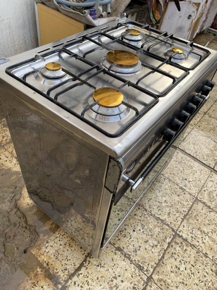 للبيع طباخ فرش مصري نضيف جدا 5مشاعل باب اول الفرن شغال ناره حلوه وقويه ١٥٠وبي مجال للستفسار*********** الرقم بي واتساب مكاني نجف حي الحسين
