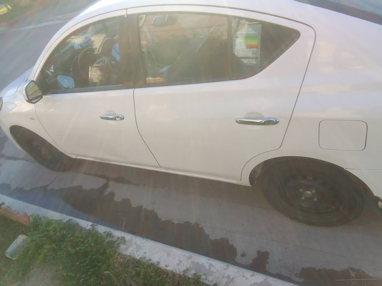 سني موديل 19
ماشيه 222
بيه طخطخات بسيطه 
ابليته الزركه المقدسه 
السياره خير من الله سياره لوما معوز فلوس ما أبيعها السياره سعرها 105 والعنده يصيح بات هاتف ***********
