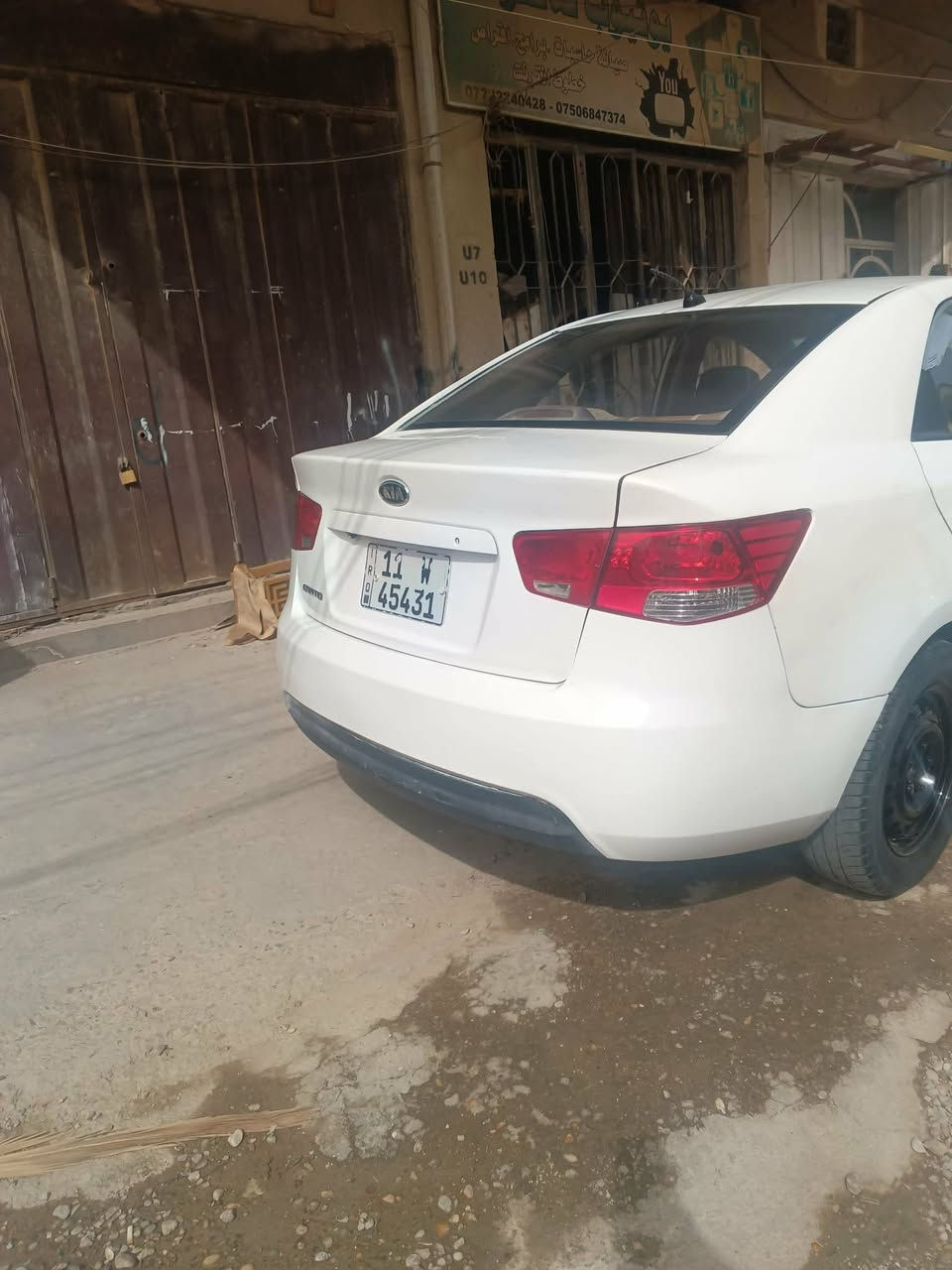 السلام عليكم كيا سيراتو 2012
السياره جاهزه كبل للشارع السعر 95وبيها مجال بسيط حك الجيه مكان السياره بغداد حي الإعلام 
***********
