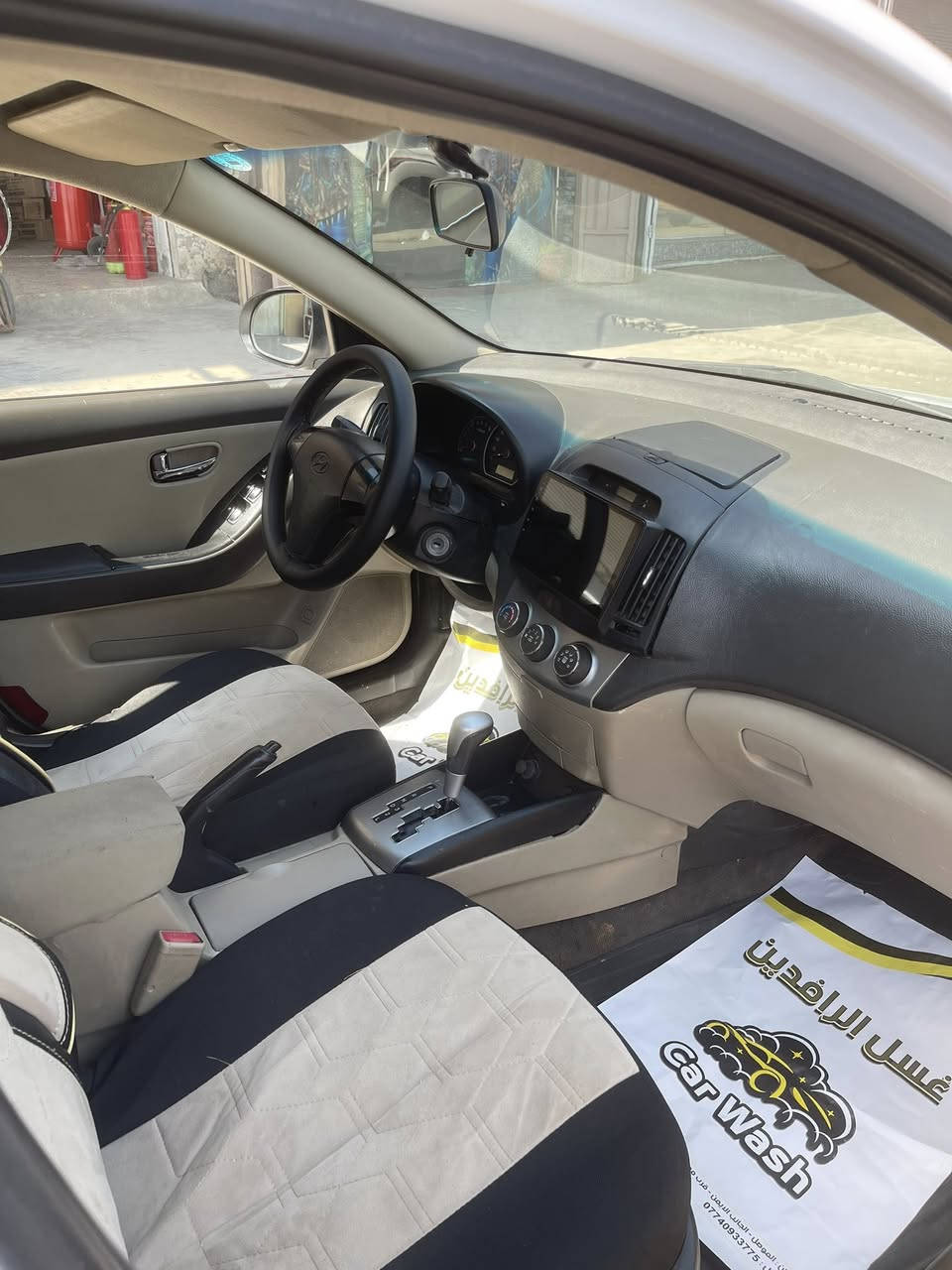 النترا 2011 خليجي
بيها قطعتين صبغ وشويه لغد 
هزه سنويه جديده 
محرك كير بشرط 
السياره مكانها موصل 
***********
