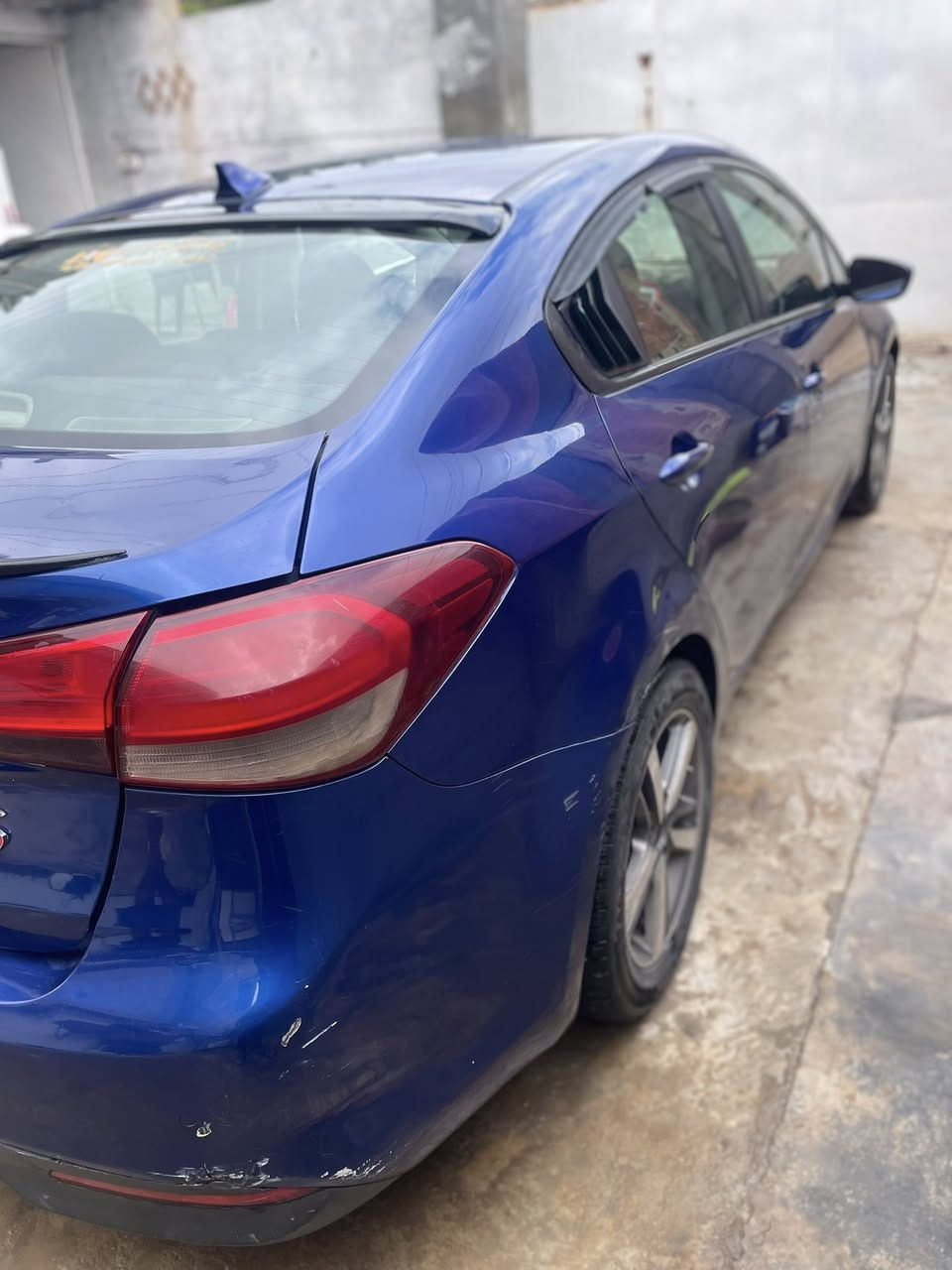 سلام عليكم
كيا فورتي مديل 17 نضافه فول 
ماشيه160
رقم اربيل 
مكاني صلاح الدين 
حادث السياره قطعتين  جاملغ وشوية براس البنيد فقط بدون دواخل و شواصي
السعر 115 وبيه مجال قليل
رقم /***********
 اوتساب
