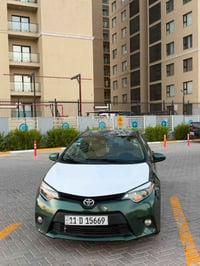 تويوتا كورلا 2014  حادثها فقط بنيد بدون دواخل سياره جاهزه بدون نقص  مو...