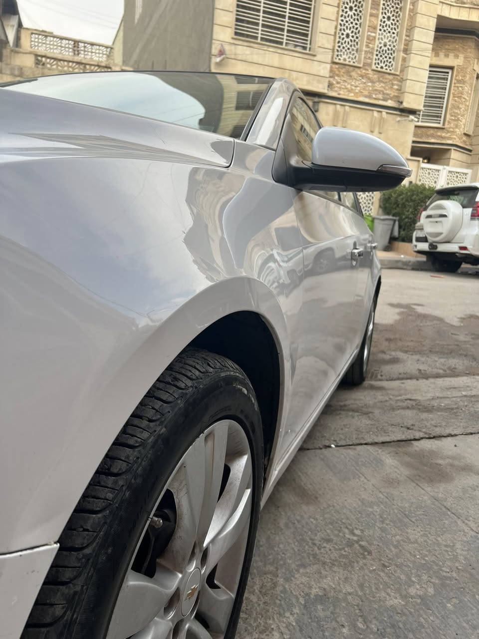 السلام عليكم
شوفليت كروز 2016 خليجي محرك 1.8 هزه ورقم جديد  
ب اسمي شرط التحويل
فول مواصفات كامره خلفيه وحساس خلفي 
حساس اطارات
رادارات جانبيه 
فتحه سقف 
تحكمات ستيرن ومثبت سرعه
خمس بصمات 
تبريد مكينه كير كله تمام 
شاشة بلادية 
داخل جلد اسود ومشمشي 
السعر 98 وبيها مجال للطيبين 
الشري يتصل
مَكاني بغداد 
***********
