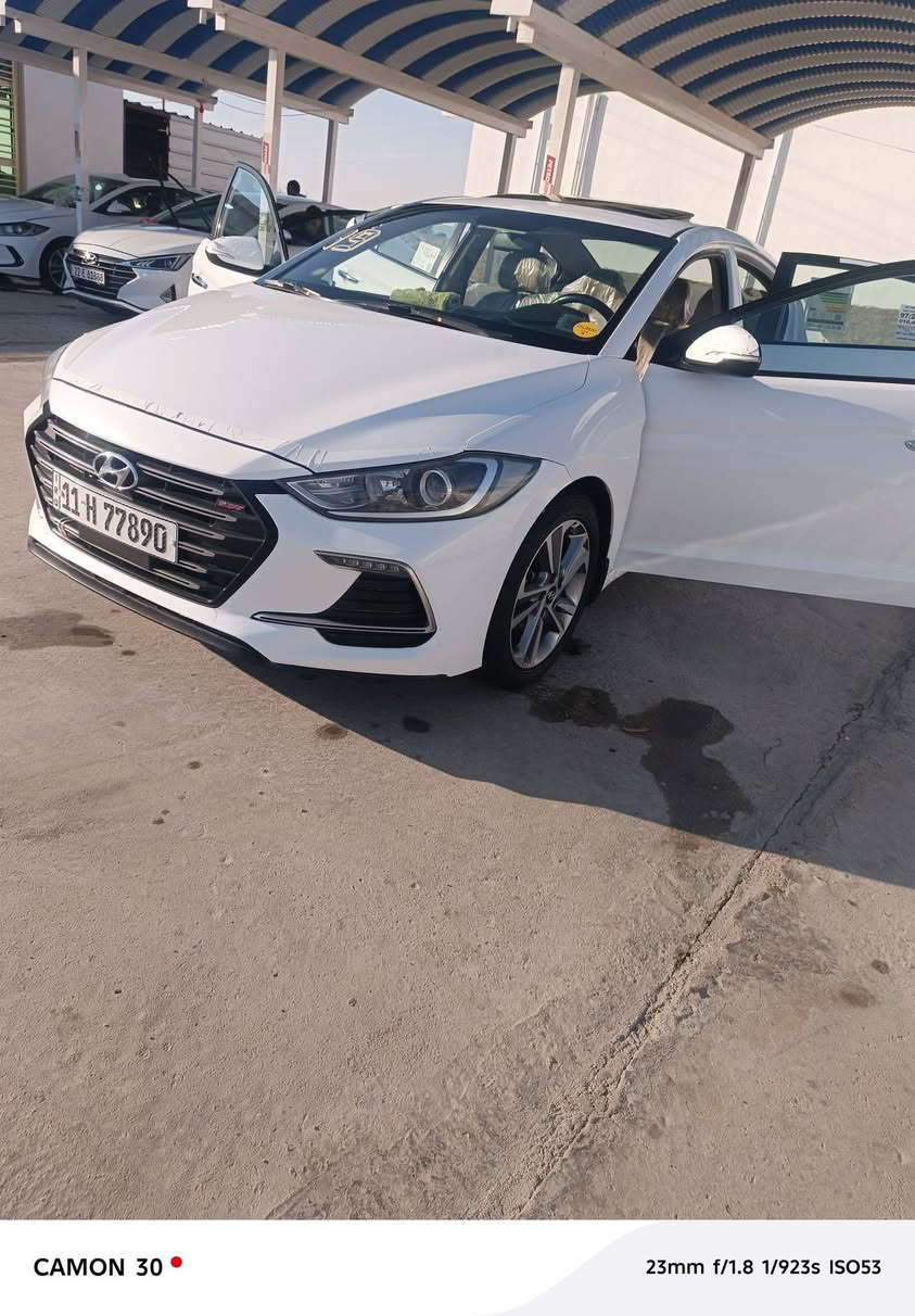 السلام عليكم
اخواني 

الي يدور النترا وخلجيه وسوبر (2019) كفاله 

الموصفات 
أنرت ترحيب عنده الاقتراب
دخول ذكي بصمه 
تشغيل بصمه
داخل لونين
أشاره بل مرايه 
المري قابله لطي عنده التقفيل
تحكمات مقود 
شاشه كأمره دواره 
حساس امامي وخلفي 
لد أماي ولد خلفي
تبريد قطعتين
محرك كير تبريد حداديه بشرط شركه 
خمسه ويلكب حجم (17)
كفاله عامه مطلقه صبغ بارد شخط ورصعه 

السعر (175) وبيها شويه مجال
الأنبار رمادي ***********
