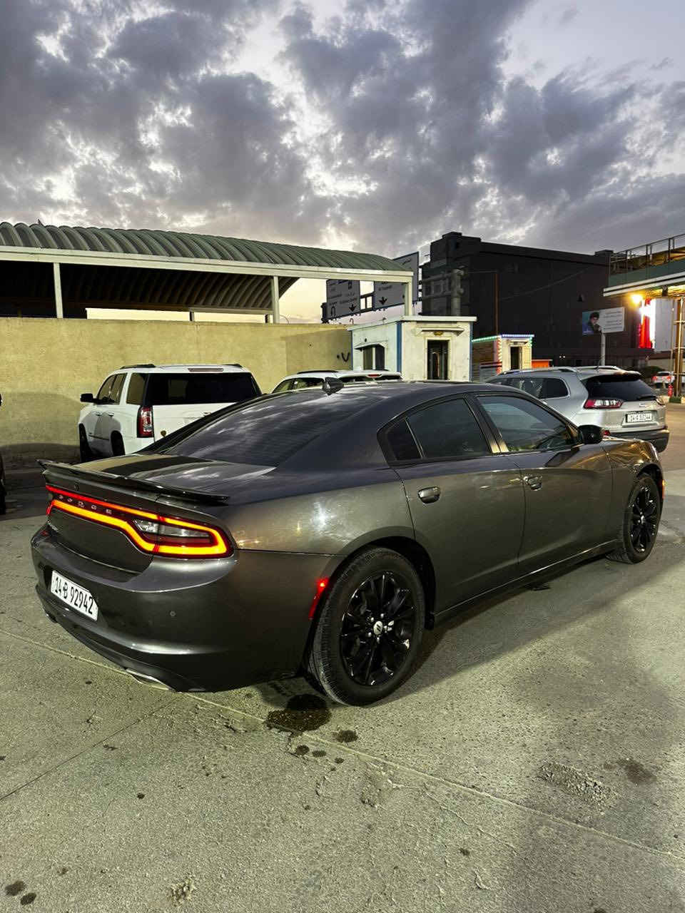 السياره باسمي تحويل ثاني يوم جارجر(موديل 2022)اصل ماشيه (أربعين الف ميل) وارد كندي (فورويل) السعر 212 ورقه وبيهه مجال قليل للشراي مكاني بصره مركز (***********)
