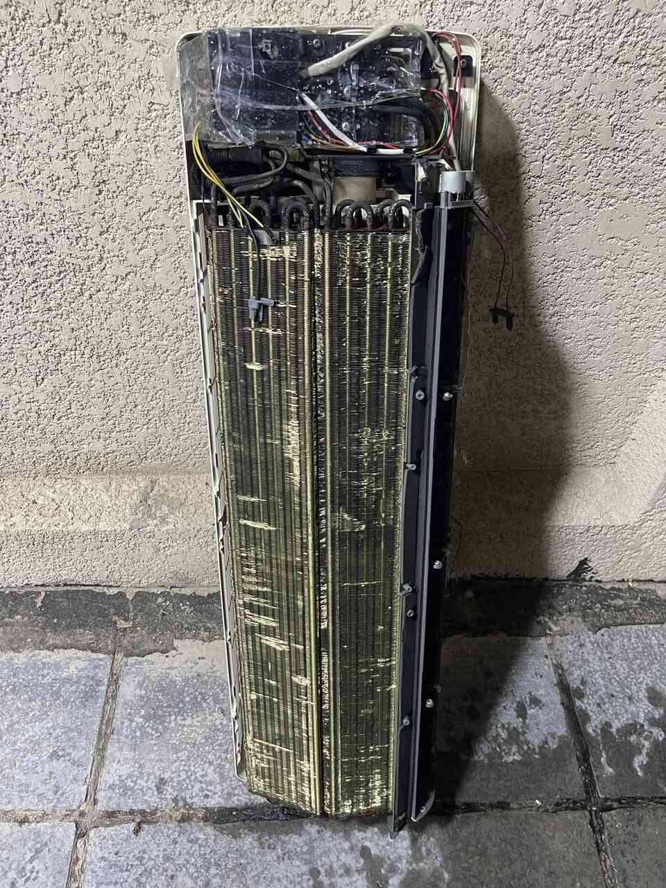 سبلت LG شغال تبريد ثلج كامل سعره 250 وقطعة داخلية الحافض شغاله ونضيفه سعره 100 مكاني السريدات قرب الشعب وهذه رقمي ***********
