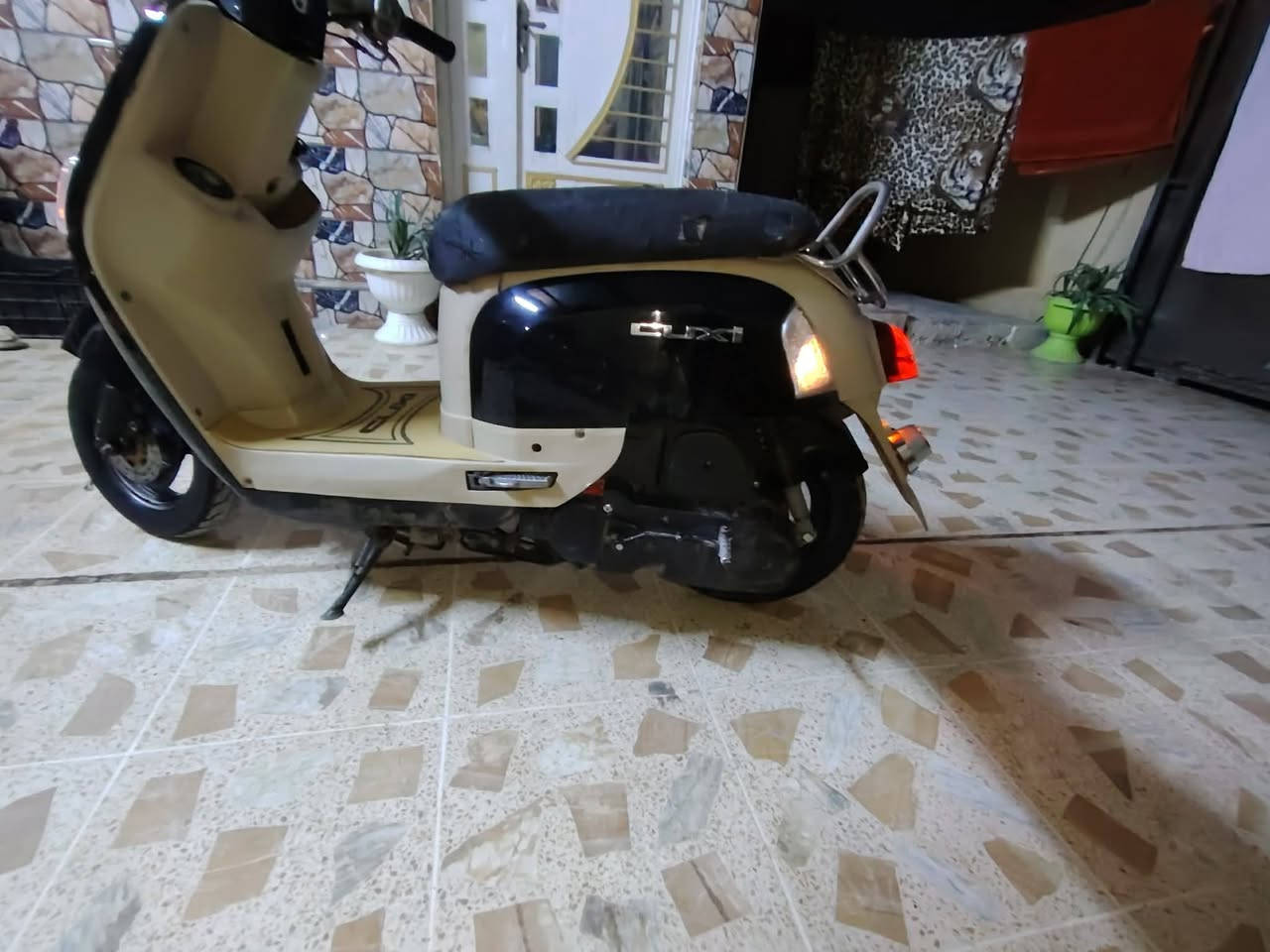 السلام عليكم دراجه ماكس بوليس لبيع كامله كهربايات كله شغال سلف هندر مكينه خرسه اشاير كلوبات كله شغال ماكو اي نقص تايرات جديده مكينه ما مفتوحه برغي بيها السعر 550 بيها مجال حك الجيه راسلني أو اتصل ***********
