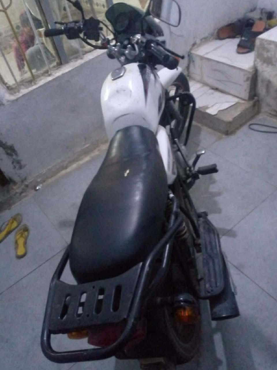 بوكسر للبيع بدون رقم مامرقمه
موديل 2022 مكينه شرط شلعه ومعدل وناعمه
دراجه خير من الله بوجهك للشغل ماناقصه اي شي 
سعر ٨٠٠ وبيها مجال 
*********** عنوان خضراء
