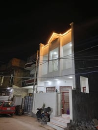 مشتمل  مساحة 100 متر للبيع بل قرب من الشارع العام التجاري واجهة 5 ونص ...