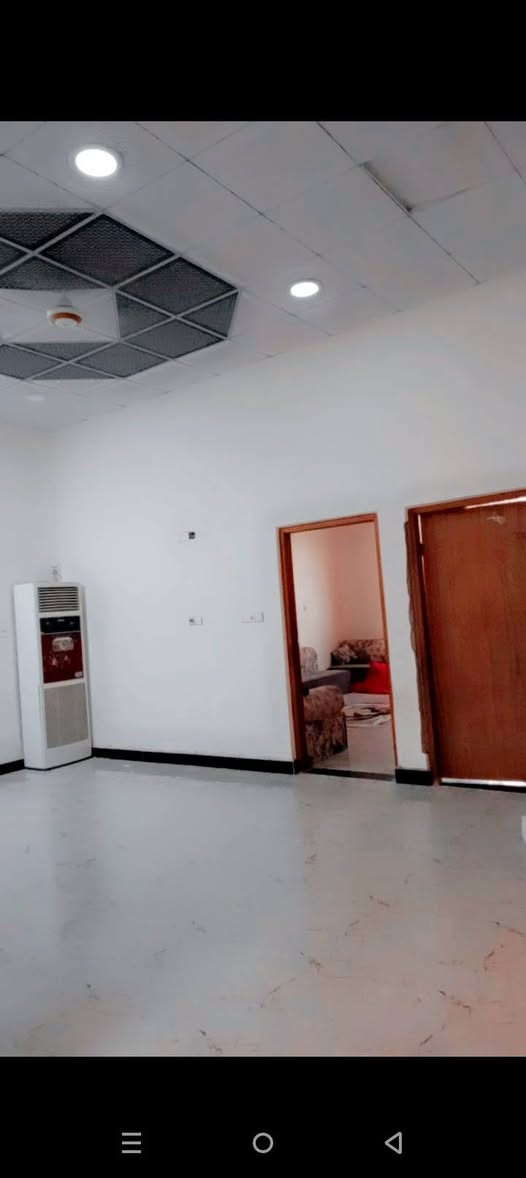 سلام عليكم بيت قاطين في البصره الجزيره باب الهوى بل سوك مال باب الهوى مساحة البيت 150 م الطابق الاول متكون من صاله وستقبال وغرفه وحديقه ومنور وطارمه واسعه ومجموعة صحيات دخال وخارج اما الطابق الثاني متكون من ثلاث غرف وصحيات وصاله واسعه سنة بناء 2023 البيت جديد السعر 120 وقابل للتفاوض للاستفسار ع هاذ الرقم  (  ***********  )
