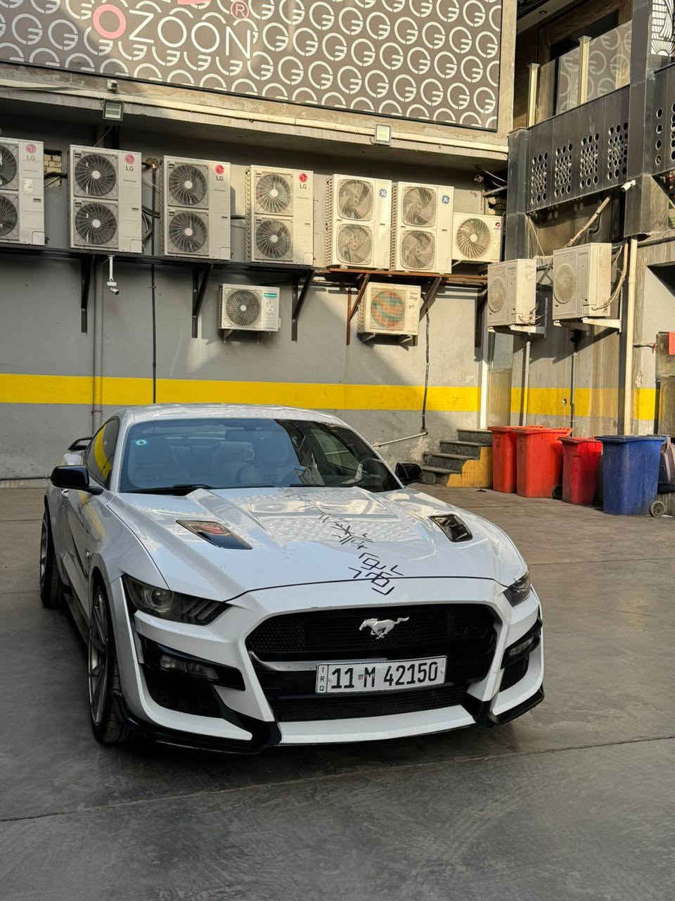 السلام عليكم موستنك 2016 GT 5.0 برميوم السيارة رقم بغداد بأسمي ماشية 72mi  السيارة نضيفة ومناقصهة شي المكينة كلش نضيفة ومعتني بيهة 
عليهة اضافات.
هدرز لونك تيوب spاصلي امريكي كامل وية الحجر الخاص 
اكس بايب ودبل تب بورلا كلة قفايص اصلي
دبات بورلا اصلي borla atak full exhaust
داون بايب 
شوتة air aid اصلي 
دركة كاربون ڤايبر 
عدسات الوان متغير 
دعامية شيلبي 
هزة جديدة مسويلهة يعني متسويلهة هزة كبل تحويل
السيارة بيهة ارباك بردة ومال رجل فقط 
حادثهة جاملغ خلفي بدون كص وبدون دواخل 
وبيهة جاملغ السايق وباب السايق بس مفتوح وراجعين مطبكي بدون قطرة صبغ ولا معجون لان مطخوخة من براكيت الدعامية طخة بسطية *********** كربلاء, العراق
