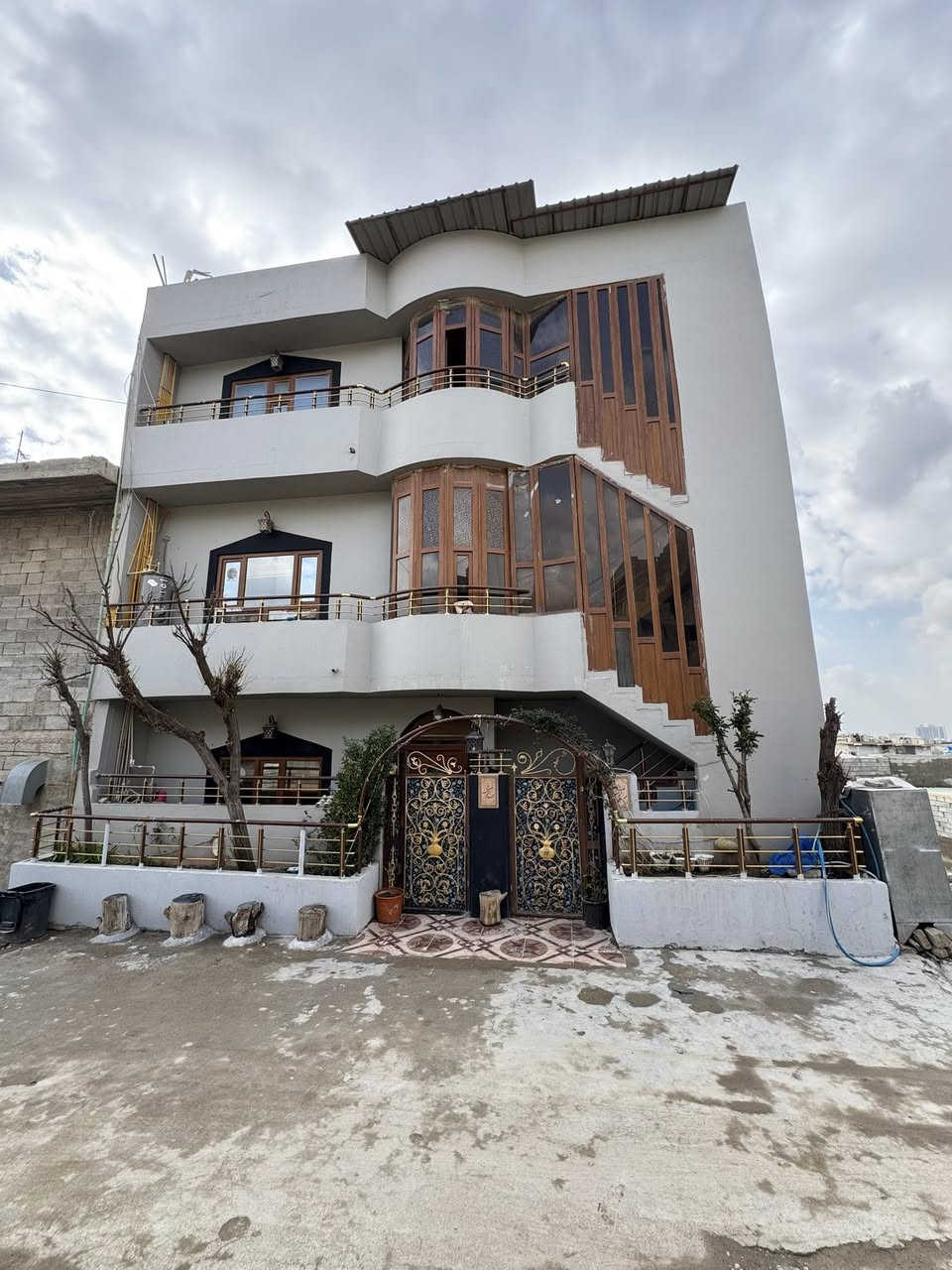 سەرەتا بەناوی خودا 
کۆدی /10908
خانوو بۆ فرۆشتن  
📍ناونیشان/ قڕگە
نزیک مەکتەبی قڕگە
📐ڕوبەر / 100 مەتر
📏پێشی/ 10 بە 10
🌕 ڕوو / گۆیژە + ناوشار
🏗️پێکهاتوەلە/ 4 نهۆم  

پێک هاتون لە ( میوان + هۆڵ + متبخ  + نوستن + مشتملات  ) 

تێبینی ( خانوەکە 4 قاتە بۆ 4 ماڵ ئەبێت )
ــــــــــــــــــــــ
🖊️/ بۆ زانینی نرخ  کۆمێنت بکە 
ــــــــــــــــــــــــ
بۆ پەیوەندی📞
☎️***********
☎️***********
ـــــــــــــــــــــــــــ
تۆی بەڕێز موڵکت هەیە دەتەوێت بیفڕۆشیت یان بیدەیت بەکرێ زانیاریەکانمان بۆ بنێرە هاوکارتان دەبین 
‏‎*********** ☎️واتس ئاپ"فایبەر 
‏‎یان سەردانی نوسینگەی(جوانی موڵك)بكەن
‏‎ناونیشان"ئیبراهیم ئەحمەد"بەرامبەر دیلان سیتی
