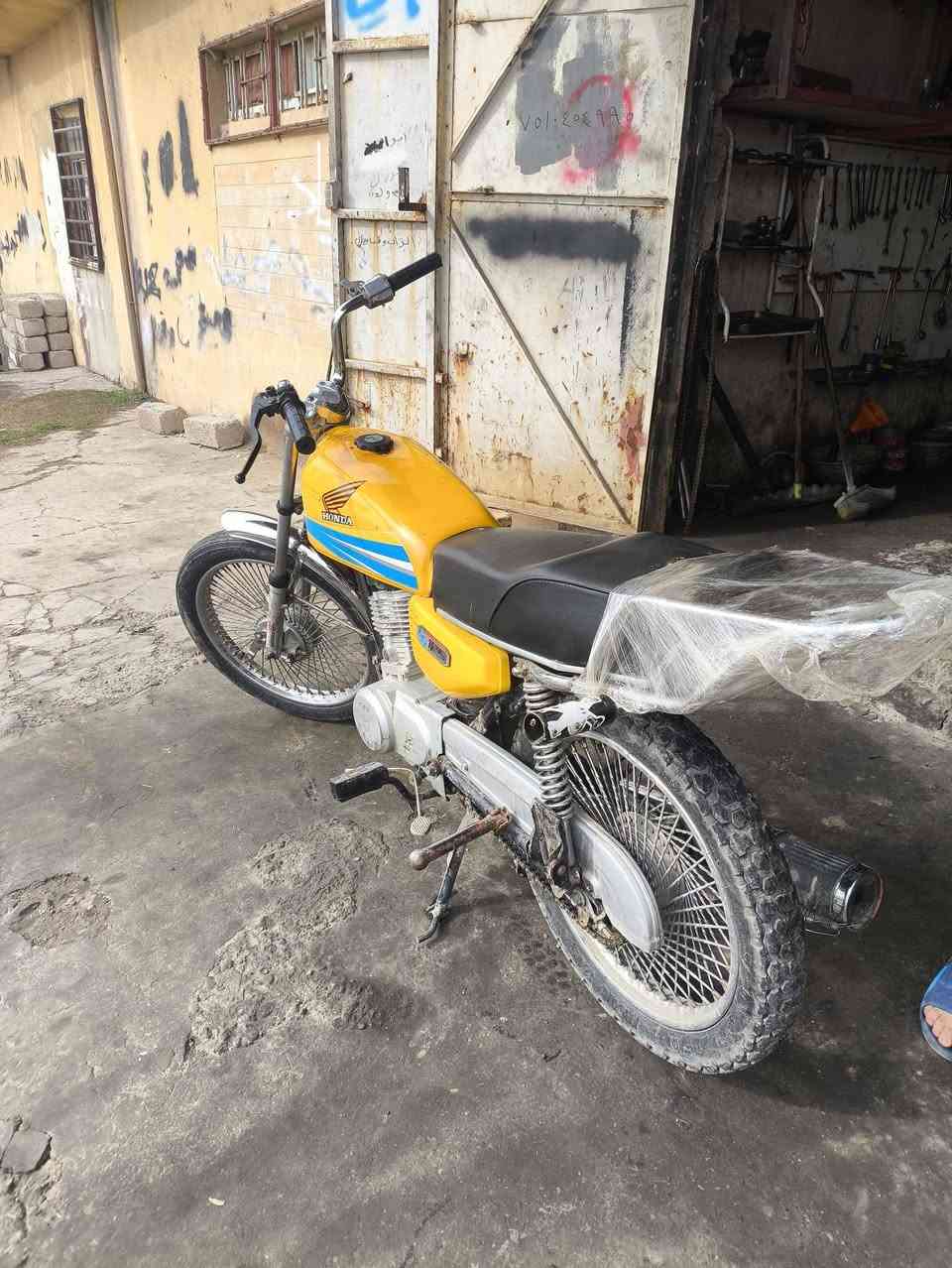 السلام عليكم اخوان ماطور للبيع المكينه شرط مامفتوحه شرط تجي تفحص وتاخذو ماطور مال روحه وجيه ماطور نضيف المكينه تاكير 20السعر 270الف وبي مجال مكاني موصل ايسر حي التحرير خابر وتدلل ***********
