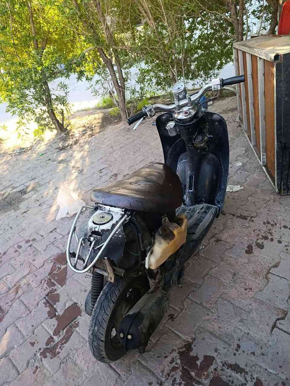 سلام عليكم كلاسك للبيع شغاله أو مراوس سلف وهندر كهربيات شغاله نقص باتري عنوان حريه  بغداد سعر 120وبيه مجال بصيط محرك جديد ***********اتصل ودلل
