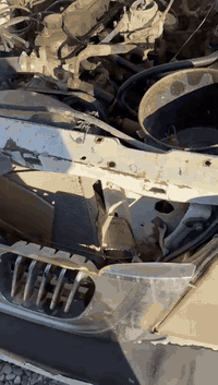 السلام عليكم
كنو للبيع 

محرك كير شاصي شرط 

صدر جديد تايرات جدد 

منفيس السعر المطلوب 18 وبيه مجال شي قليل حك الجيه اتصل وتدلل/***********/ العنوان ناحيه الزاب
