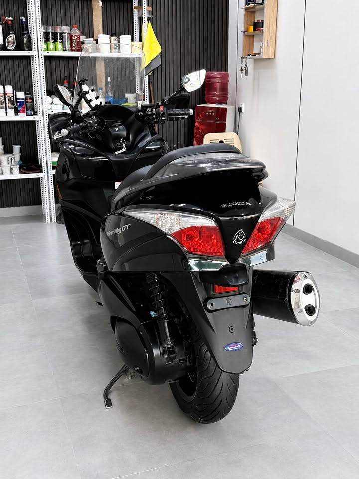 Honda Silver Wing GT ABS
للبيع. ماشية 24 الف فقط 
مكاني بغداد رصافة 
تواصل ***********
