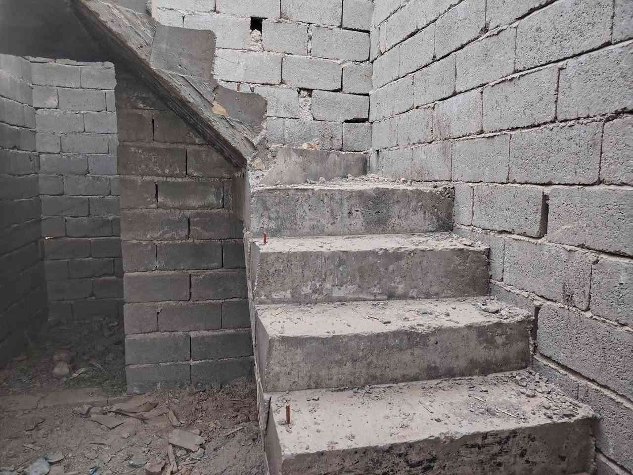 السلام عليكم
هيكل للبيع
المساحة ٢٠٠ متر  الأساس بتلو والسقف صب درجه أولى
صحيات عدد ٢ + غرف عدد ٢ + صاله كبيره + مطبخ + استقبال + كراج لسياره الهيكل شغله درجه اولى العنوان
شارع أحمد المطلب مقابل جام السلام الشارع ١٠ متر واصل ماء والكهرباء قريبه كلش عليه
للاستفسار الاتصال او وتساب او خاص
***********
***********
