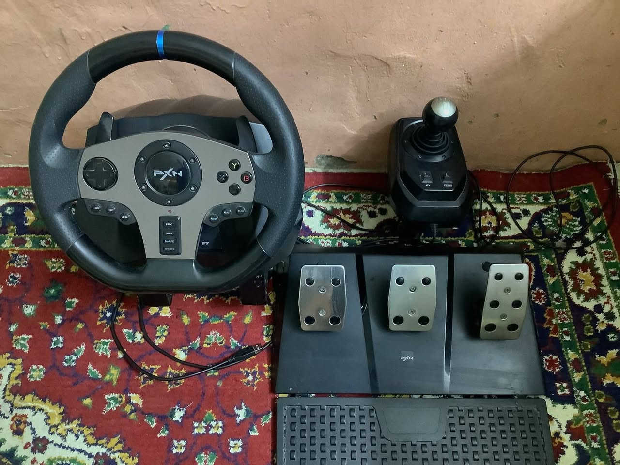 سلام عليكم شبابت اسم البلي اكس بوكس سيريس اس او سعره 350 بدونا الدركسون او إذا اتريد الدركسون يصير سعره 400 الدركسون يحتوي علا دواسات و كير 6 نمر و إذا عندك ملاحضه تعال خاص او اتصل علا هذه الرقم ***********
